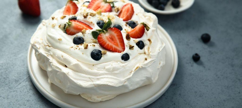 Pavê de morango com suspiro