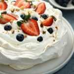 Pavê de morango com suspiro