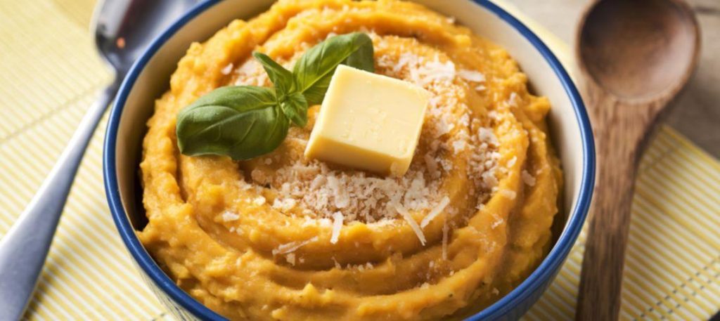 Polenta cremosa com queijo parmesão