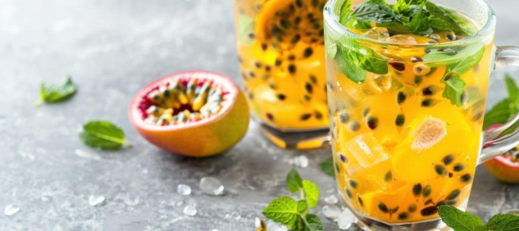 Suco de maracujá com hortelã