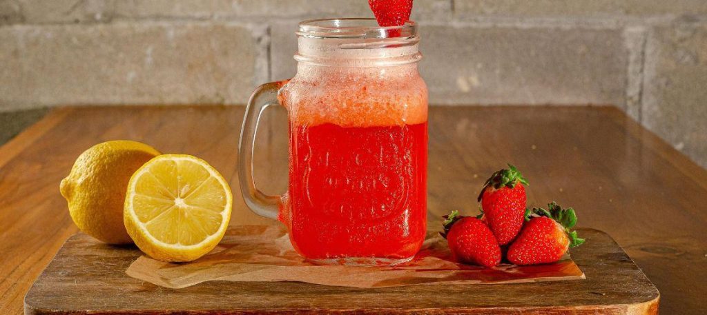 Suco de morango com limão