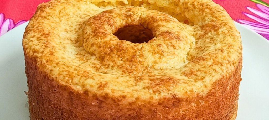 Bolo de mandioca com coco (tipo mané pelado)