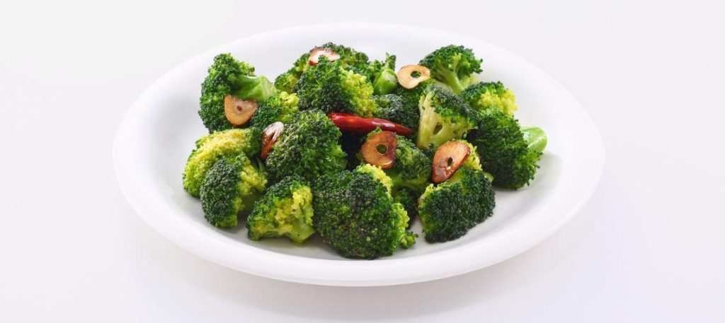 Brócolis salteado com alho e azeite