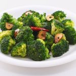 Brócolis salteado com alho e azeite