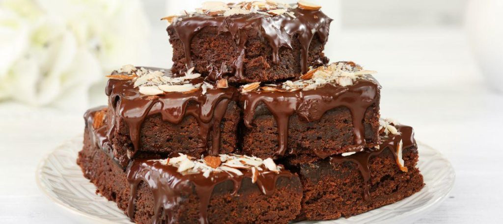 Brownie com calda de chocolate