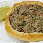 Esfirra aberta de carne