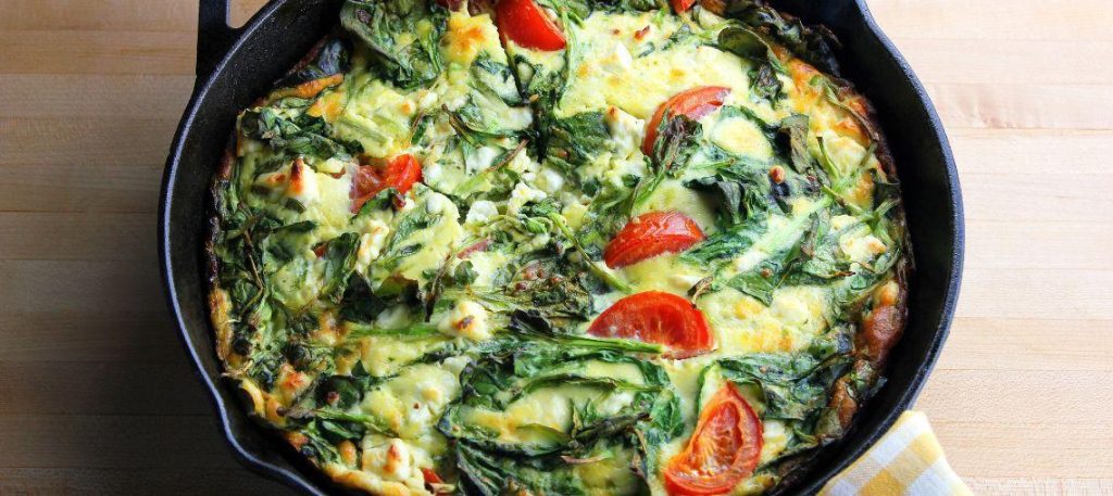 Omelete de claras com espinafre e tomate