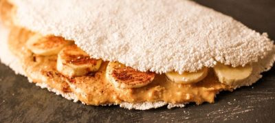 Tapioca doce com pasta de amendoim e banana