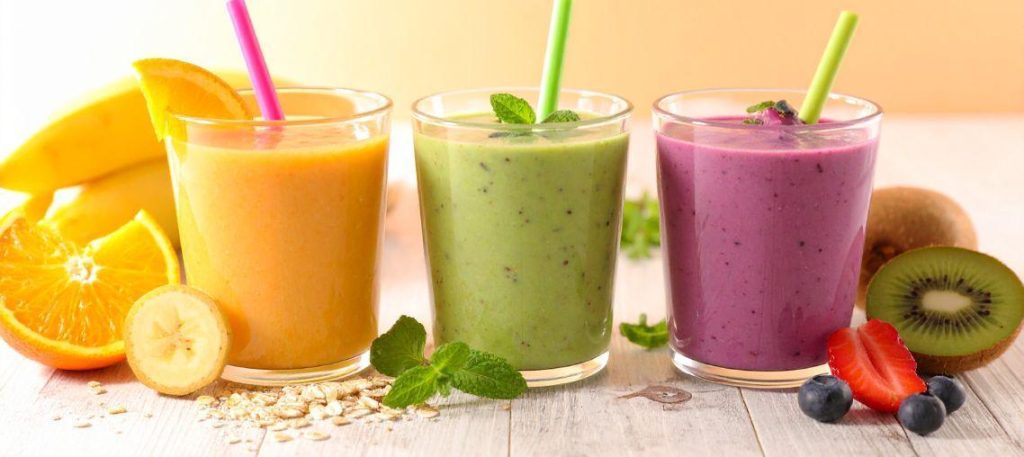 Vitamina de frutas com aveia e linhaça