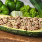 Abobrinha recheada com carne magra e quinoa