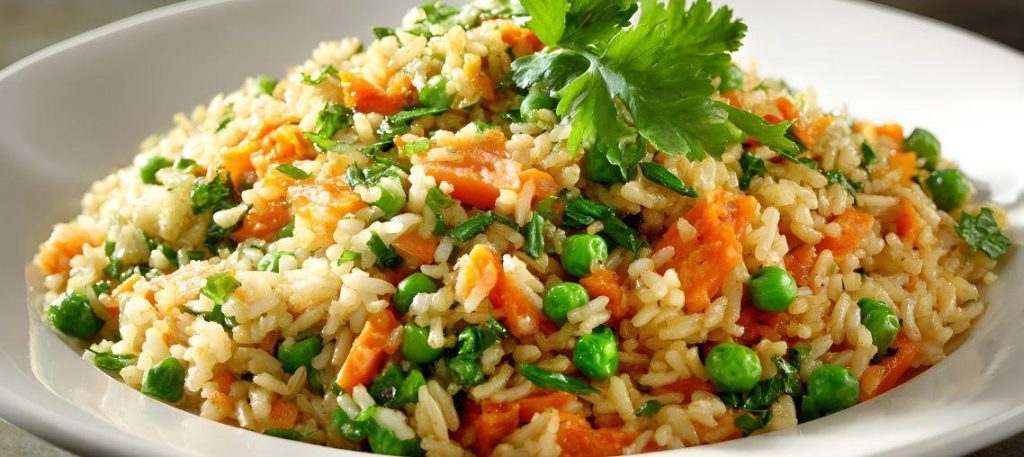 Arroz de legumes colorido