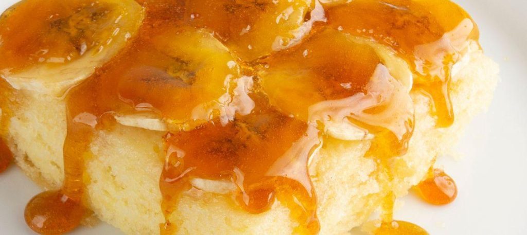 Bolo de banana caramelada
