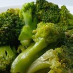 Brócolis refogado com alho