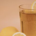 Chá verde gelado com limão