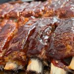 Costela no bafo com molho barbecue