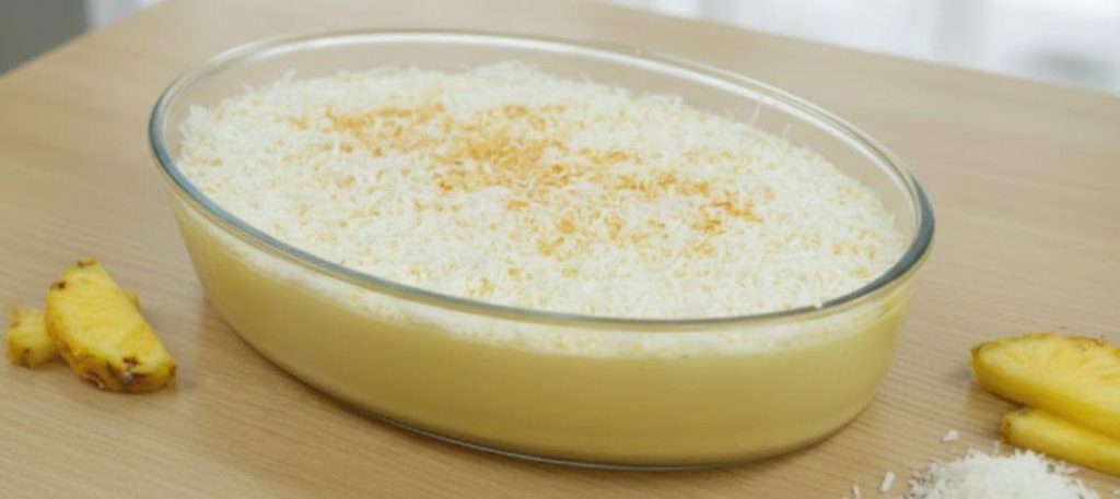 Gelado de abacaxi com coco