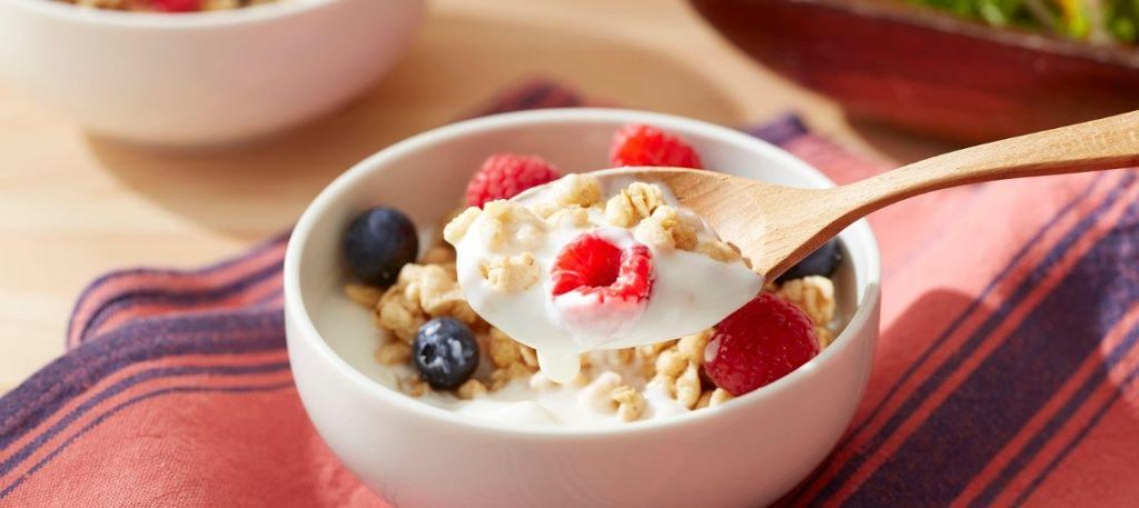 Iogurte natural com frutas