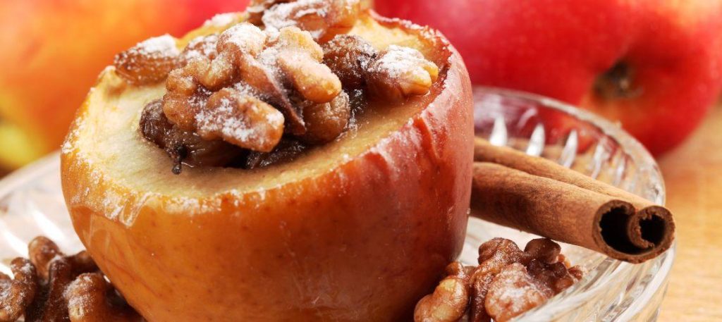 Maçã assada com canela