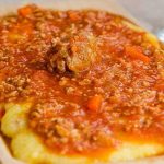 Polenta com ragu de carne