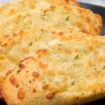 Repolho ao forno com queijo gratinado