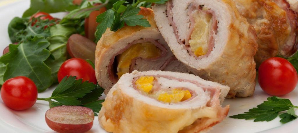 Rocambole de frango recheado com legumes