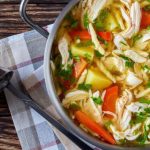 Sopa de milho verde com frango desfiado