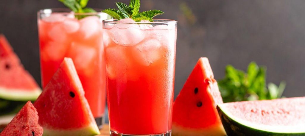 Suco de melancia com hortelã