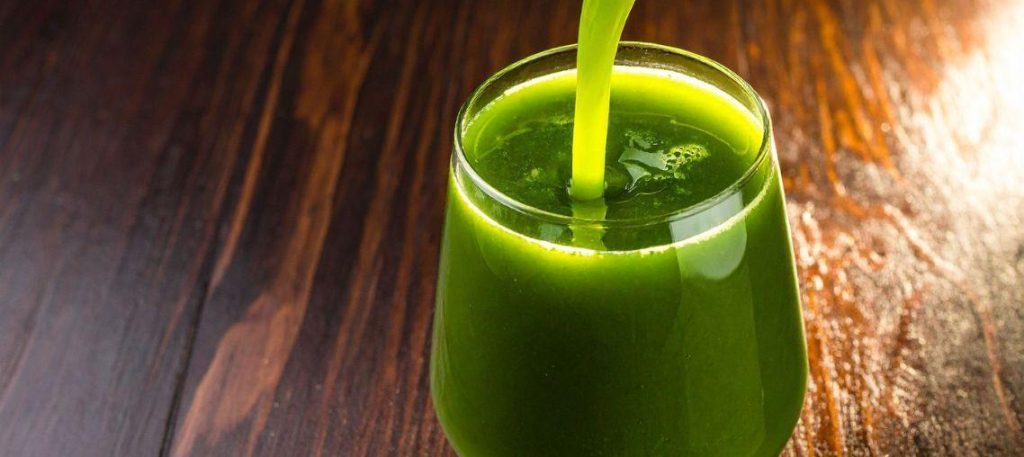 Suco detox de abacaxi e pepino