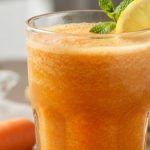 Suco detox de cenoura e limão