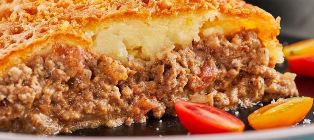 Torta de carne moída com massa de iogurte