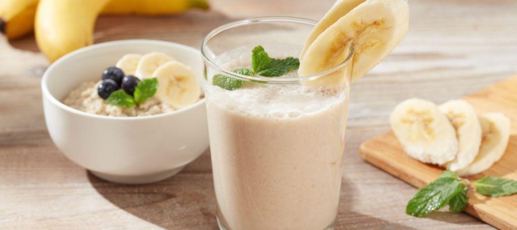 Vitamina de frutas com aveia