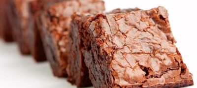 Brownie com pedaços de chocolate meio amargo