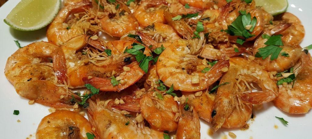 Camarão ao alho e óleo