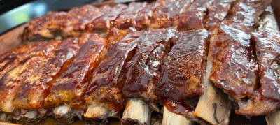 Costela no bafo com molho barbecue