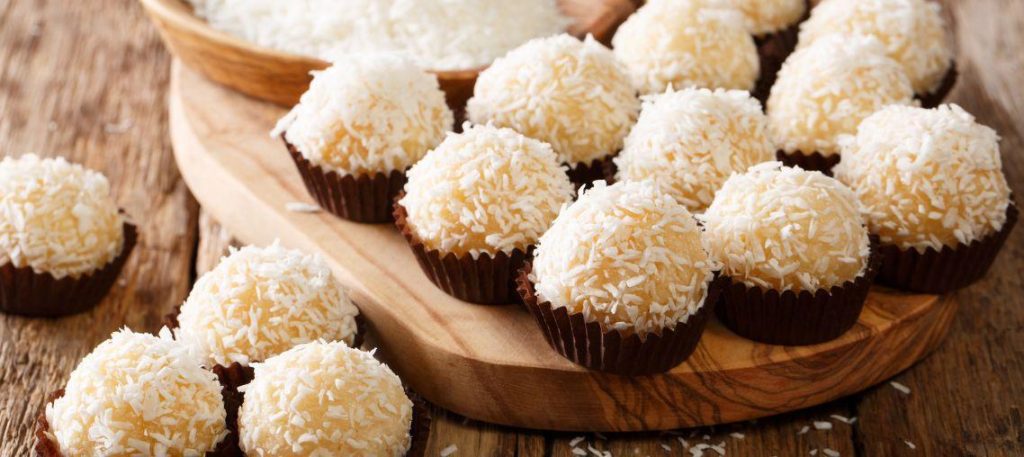 Docinho de leite em pó com coco ralado