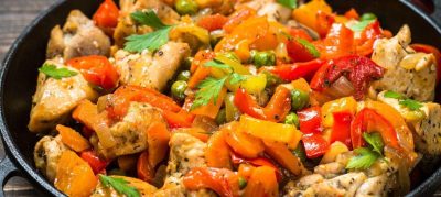 Frango xadrez com pimentões e amendoim