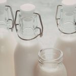 Leite vegetal caseiro (aveia ou amêndoas)