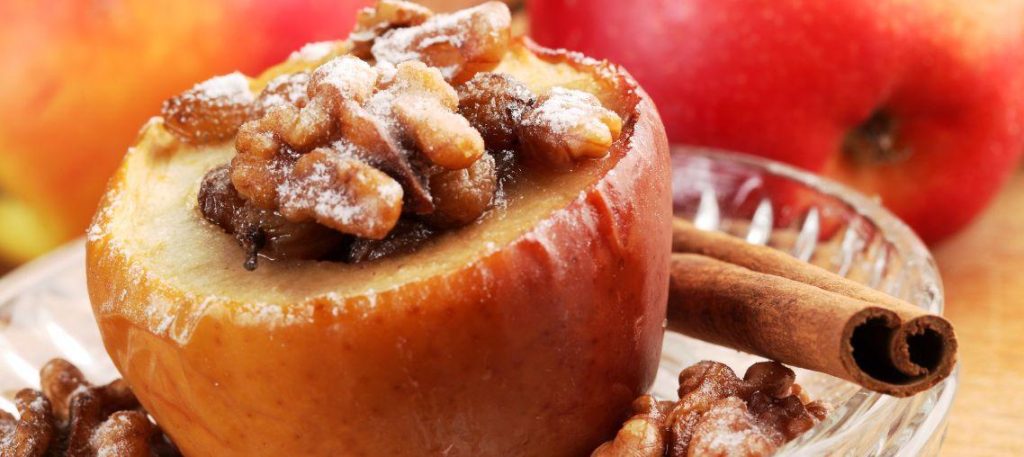 Maçã assada com canela