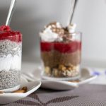 Pudim de chia com leite vegetal e frutas vermelhas