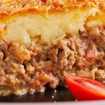 Torta de carne moída com massa de iogurte