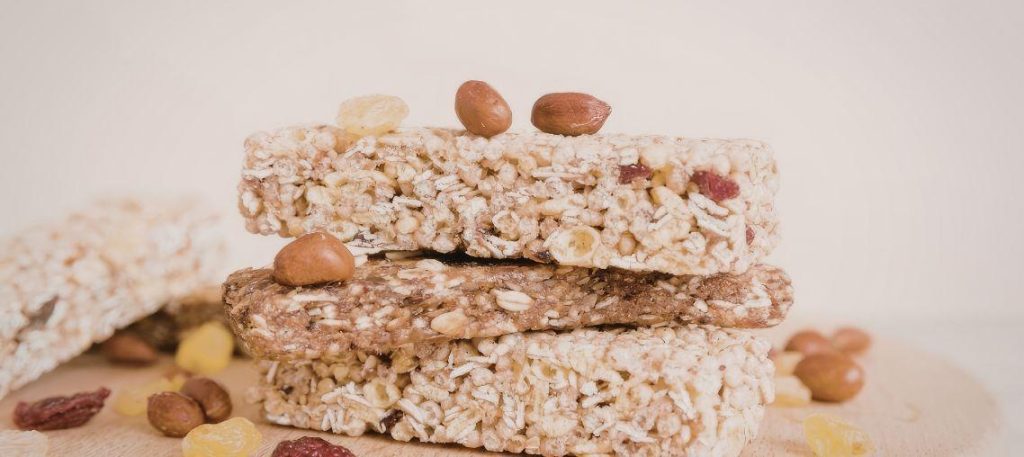 Barra de cereal caseira com aveia e castanhas