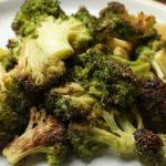 Brócolis ao forno com alho e limão