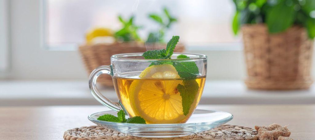 Chá de hortelã com limão