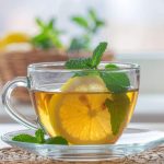 Chá de hortelã com limão