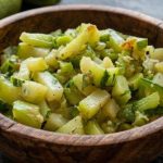 Chuchu refogado com alho e cebola