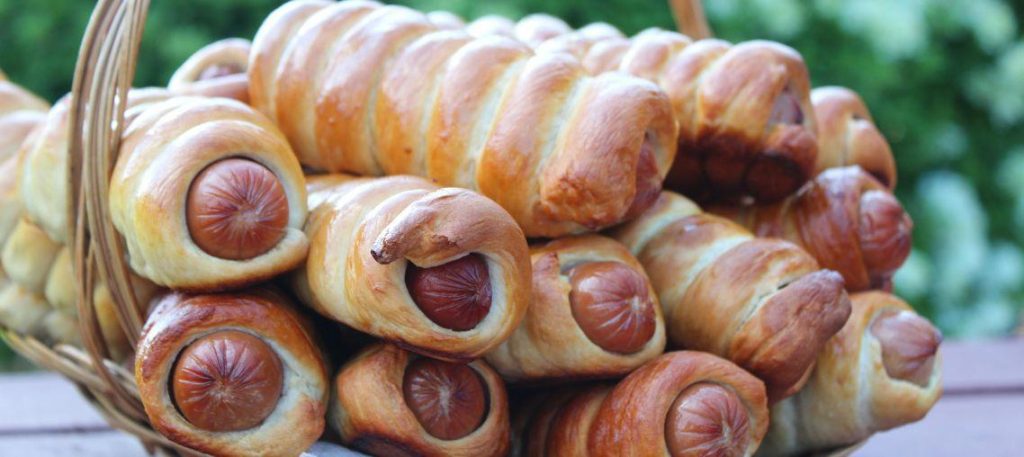 Enroladinho de salsicha (tipo hot dog de forno)