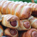 Enroladinho de salsicha (tipo hot dog de forno)