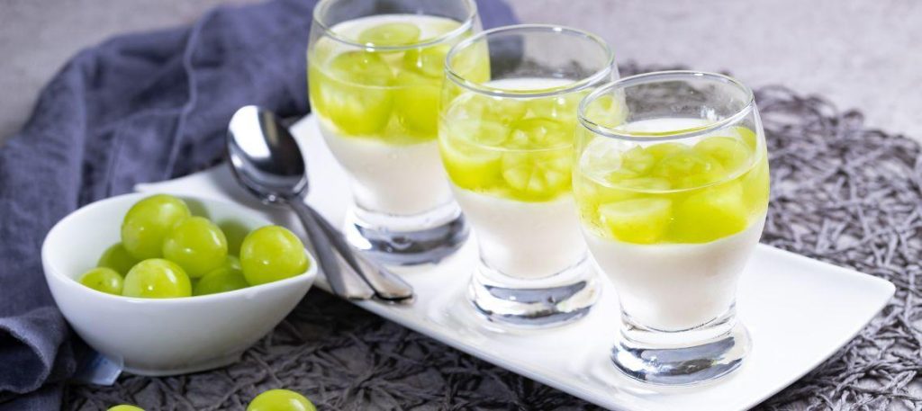 Mousse de uva com gelatina natural