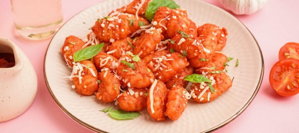 Nhoque de mandioca com molho vermelho