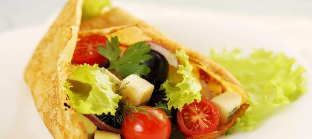 Panqueca de aveia recheada com legumes